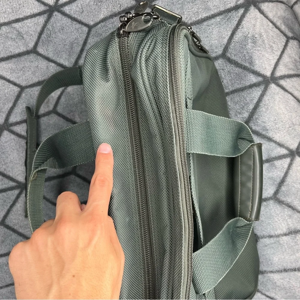 Ricardo Beverly Hills Green Weekend Luggage Carry On Travel Bag C1